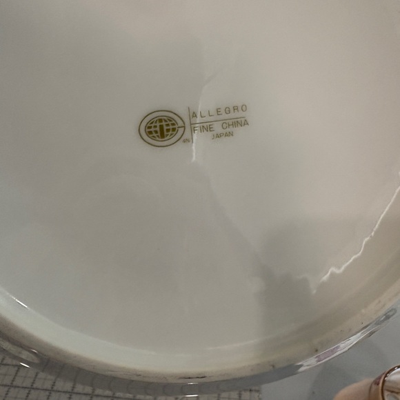 Allegro Fine China of Japan Green & White Covered Serving Bowl w/Gold Trim VTG - Picture 6 of 6